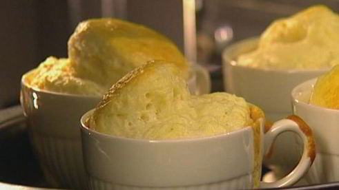 суфле с голубым сыром и мускатным орехом