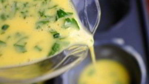 суфле с картофелем и колбасками