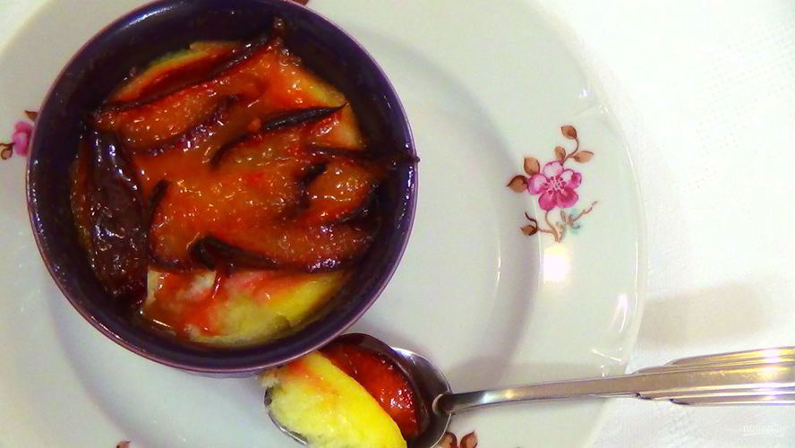 Рецепт творожного суфле со сливами