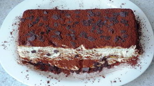 изысканный тирамису с яйчным ликером