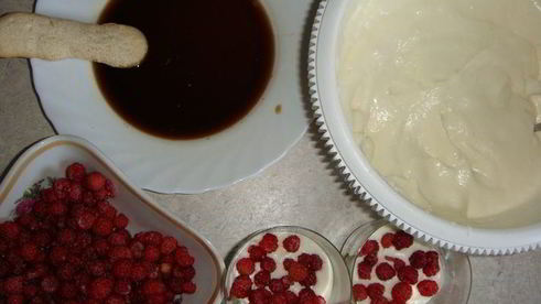 малиновый тирамису