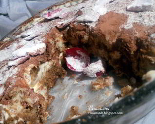 Медовый тирамису с лепестками роз