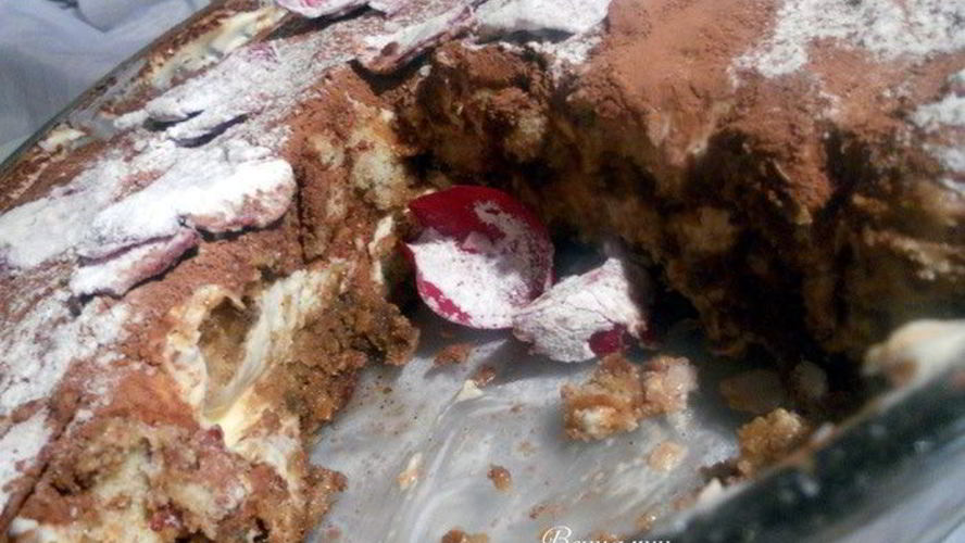 Рецепт медового тирамису с лепестками роз