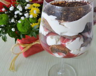 Тирамису с малиновым сиропом