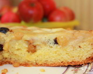 Яблочный пудинг с изюмом