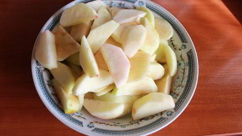 яблочный пудинг с изюмом