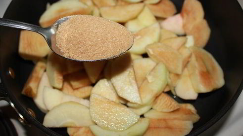 яблочный пудинг с изюмом