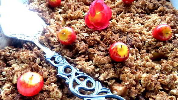 Рецепт Яблок, запеченных под овсяным крамблом