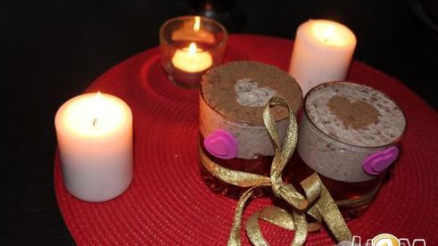 желейный десерт с клубникой