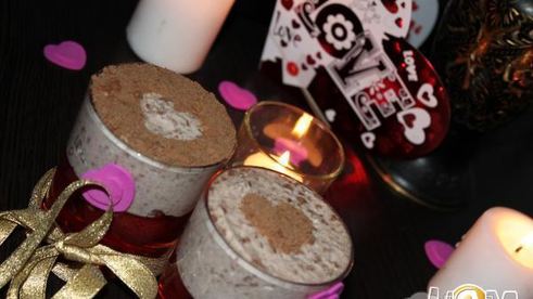 желейный десерт с клубникой