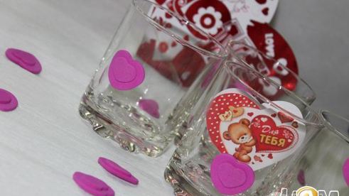 желейный десерт с клубникой