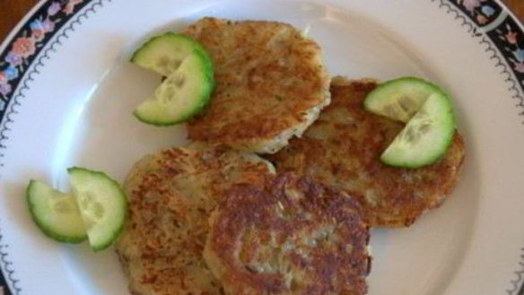 Рецепт Драников из картофеля и лука с розмарином