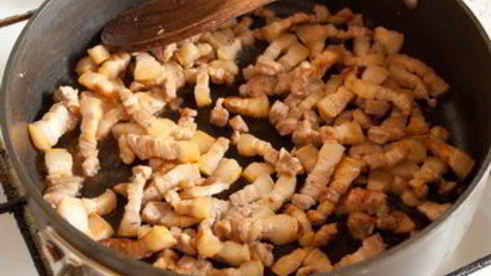 драники с грудинкой и грибами в горшочке