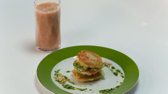 Рецепт Драников с соусом из петрушки и томатный напиток