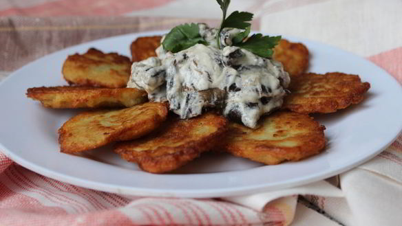 Рецепт Картофельных драников с грибным соусом