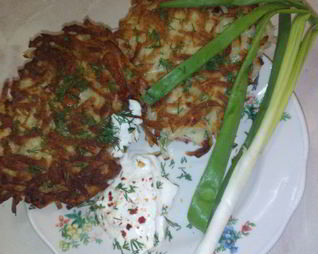 Картофельные драники со шпикачками