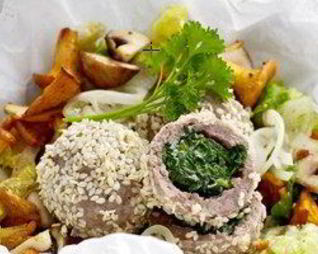 Фаршированные фрикадельки с салатом латук и лесными грибами