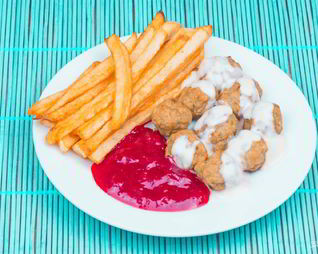 Фрикадельки Икеа с брусничным соусом