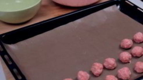 фрикадельки икеа с брусничным соусом