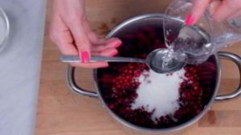 фрикадельки икеа с брусничным соусом