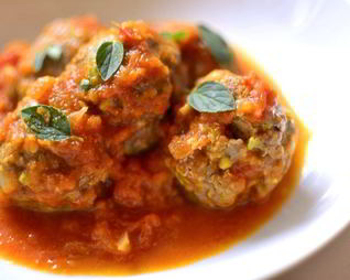 Фрикадельки из козлятины в соусе