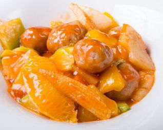 Фрикадельки из курицы в чили соусе с овощами