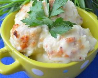 Фрикадельки из свинины по-шведски в молочном соусе