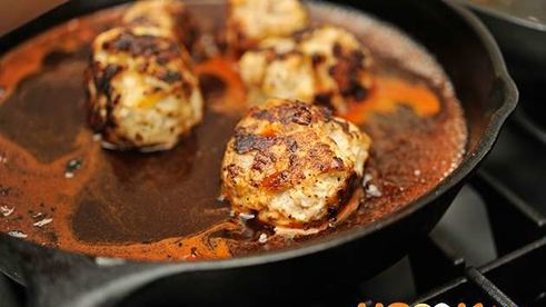 фрикадельки на сковороде