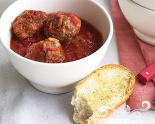 Фрикадельки с чесночным хлебом