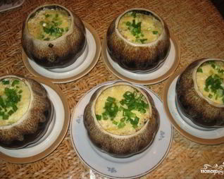 Фрикадельки с картошкой в горшочках