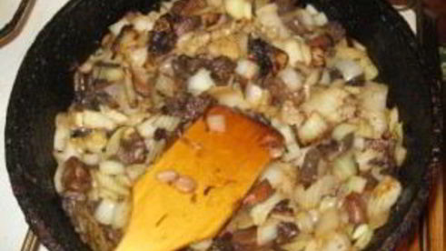 фрикадельки с картошкой в горшочках