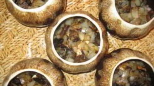 фрикадельки с картошкой в горшочках