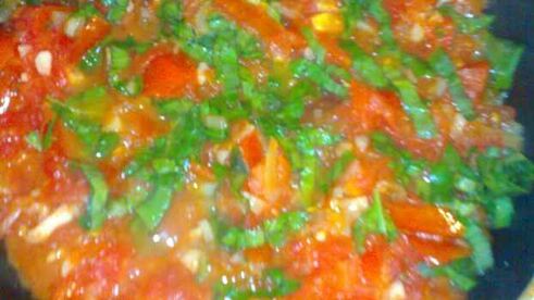 фрикадельки с макаронами в соусе