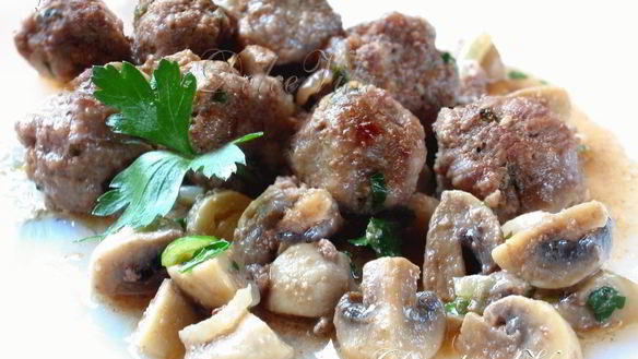 Рецепт Фрикаделек в соусе с шампиньонами