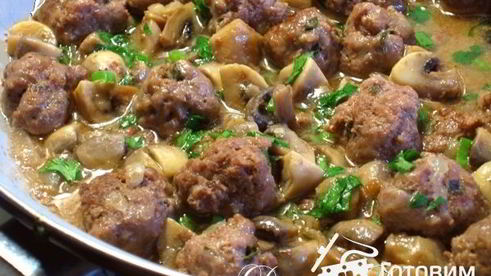 фрикадельки в соусе с шампиньонами
