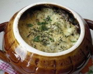 Картофель с фрикадельками и грибами в горшочках