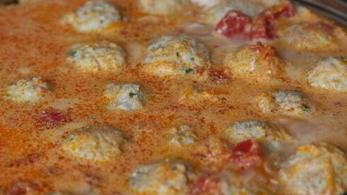 куриные фрикадельки в томатном соусе