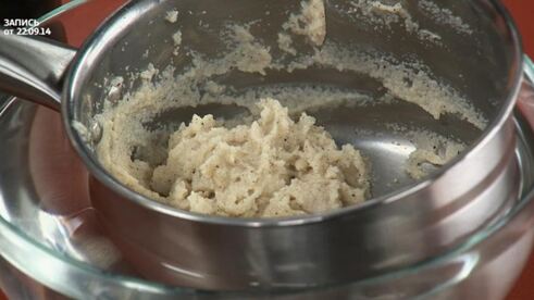 скандинавские фрикадельки с брусничным соусом и пикантным пюре