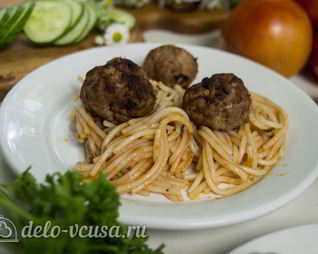 Спагетти с фрикадельками в соусе