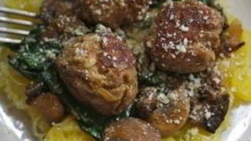 спагетти сквош с фрикадельками и шпинатом