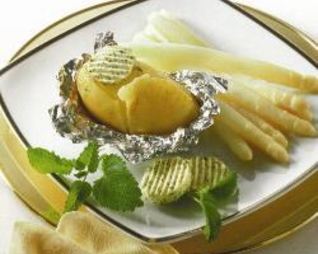 Картофель в фольге с молодой спаржей