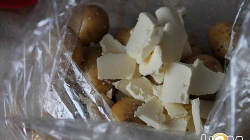 картофель в рукаве со сливочным маслом