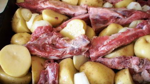 картошка с ребрышками в имбирно-медовой глазури с соусом цацики