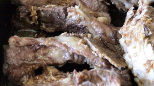 картошка с ребрышками в имбирно-медовой глазури с соусом цацики