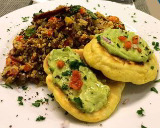 Кускус с запеченными овощами и оладьями из кукурузной муки и соусом из авокадо