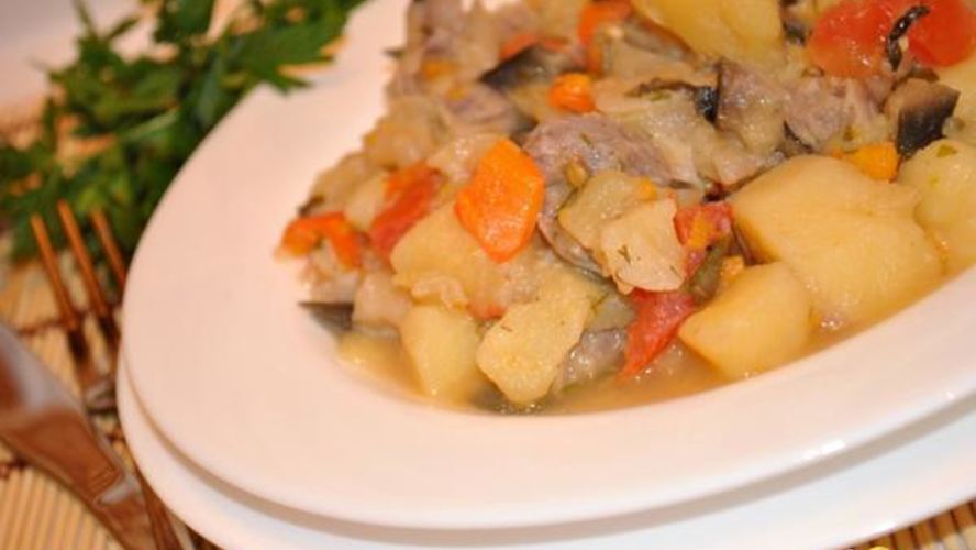 Рецепт молодого картофеля с мясом и овощами