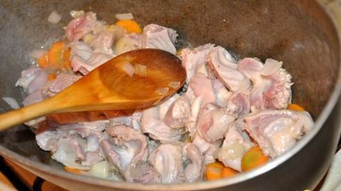 молодой картофель с мясом и овощами