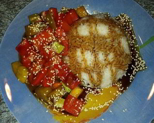 Постный рис с овощами под соусом терияки