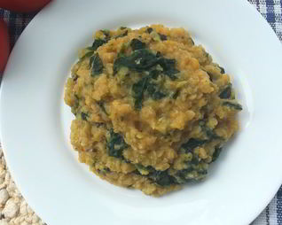 Пряная чечевица со шпинатом