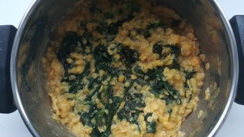 пряная чечевица со шпинатом